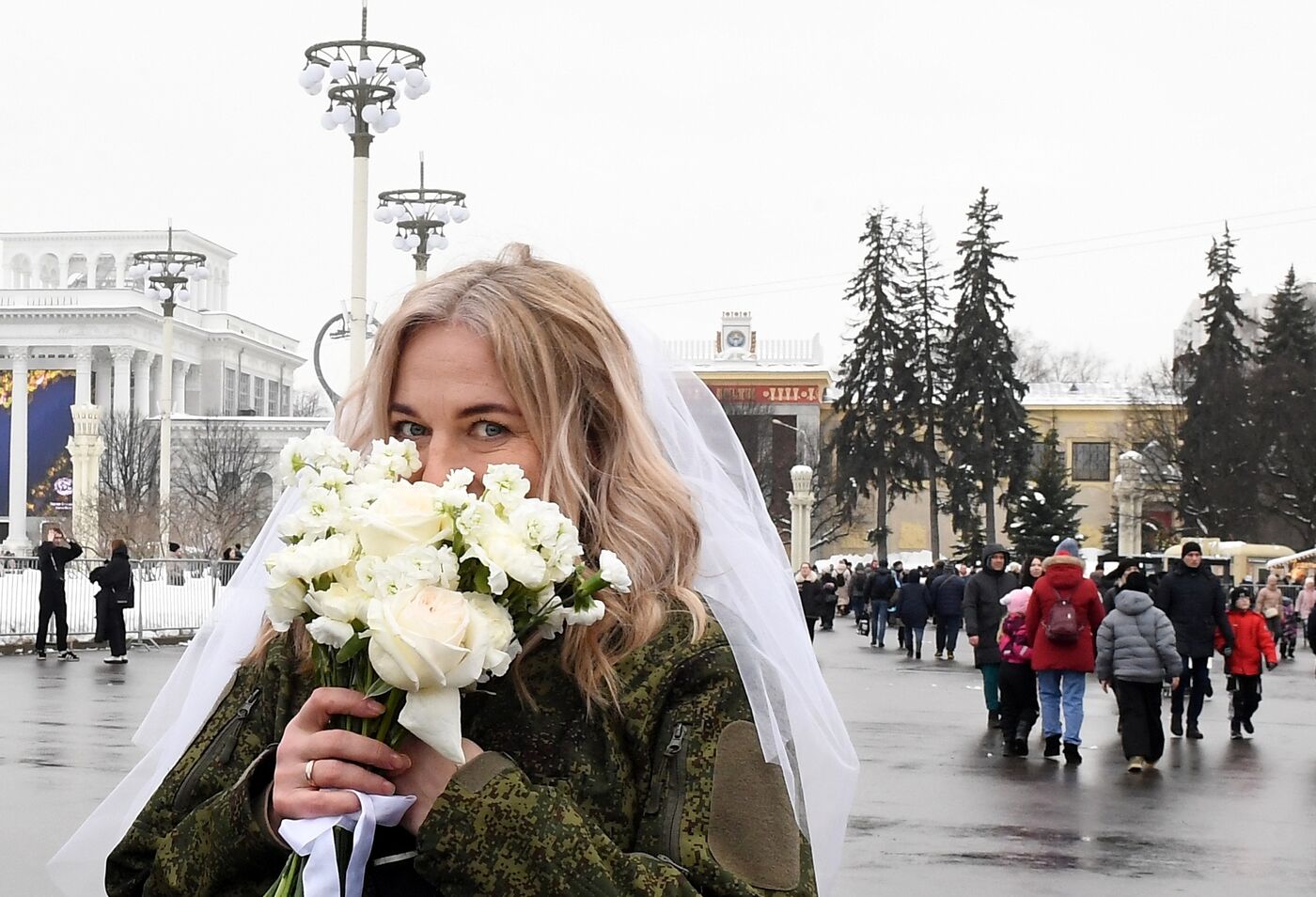 Выставка "Россия". Торжественная свадебная церемония участников СВО к годовщине начала специальной военной операции