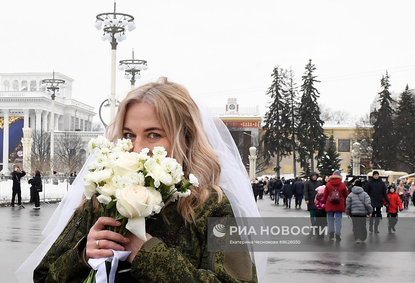 Выставка "Россия". Торжественная свадебная церемония участников СВО к годовщине начала специальной военной операции