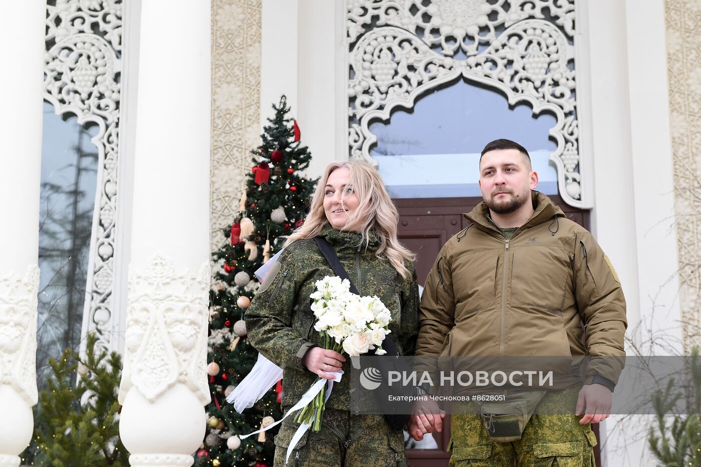 Выставка "Россия". Торжественная свадебная церемония участников СВО к годовщине начала специальной военной операции