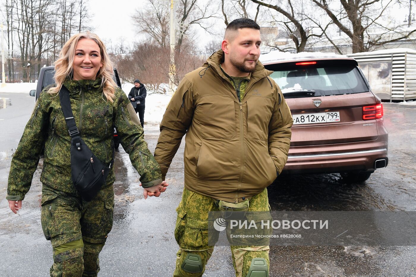 Выставка "Россия". Торжественная свадебная церемония участников СВО к годовщине начала специальной военной операции