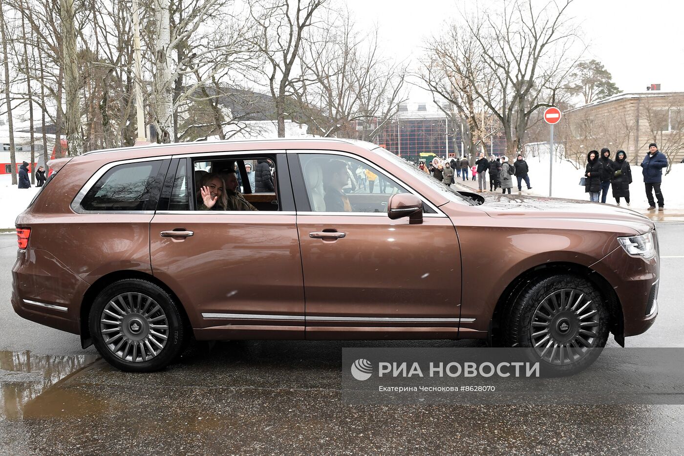 Выставка "Россия". Торжественная свадебная церемония участников СВО к годовщине начала специальной военной операции