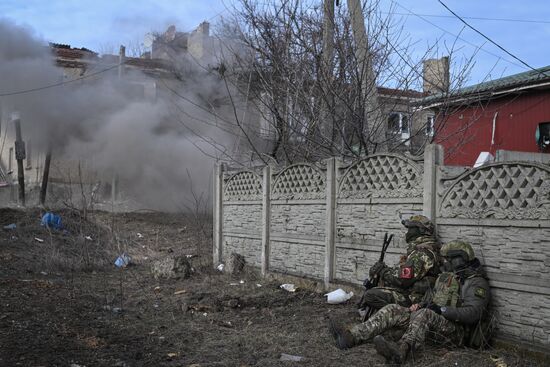 Боевая работа саперов 40-го инженерно-саперного полка ЦВО по разминированию Авдеевки