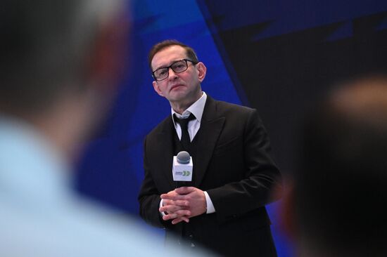 Пятый юбилейный конкурс "Лидеры России"