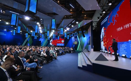 Пятый юбилейный конкурс "Лидеры России"