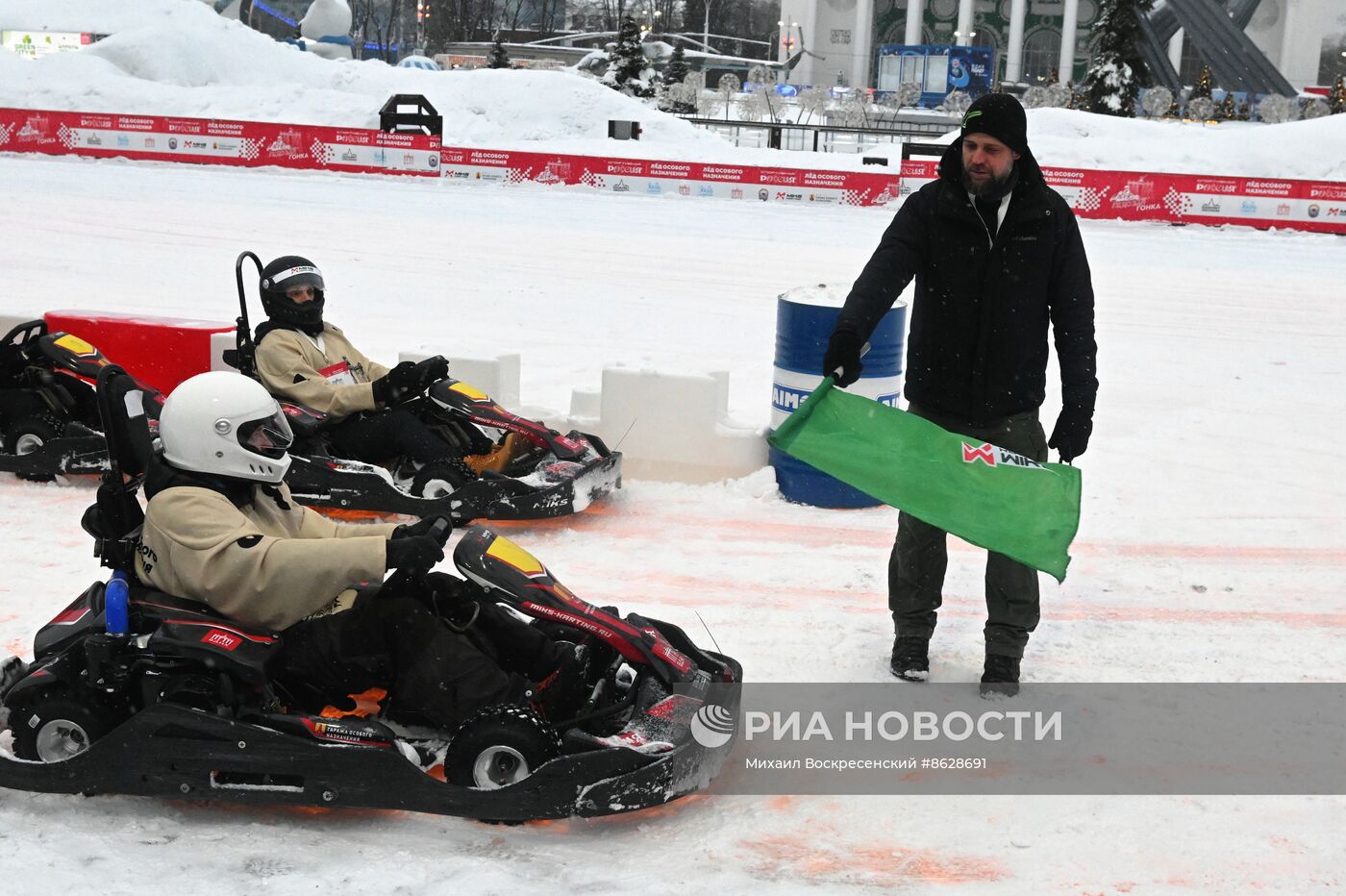 Выставка "Россия". Соревнования по картингу на льду