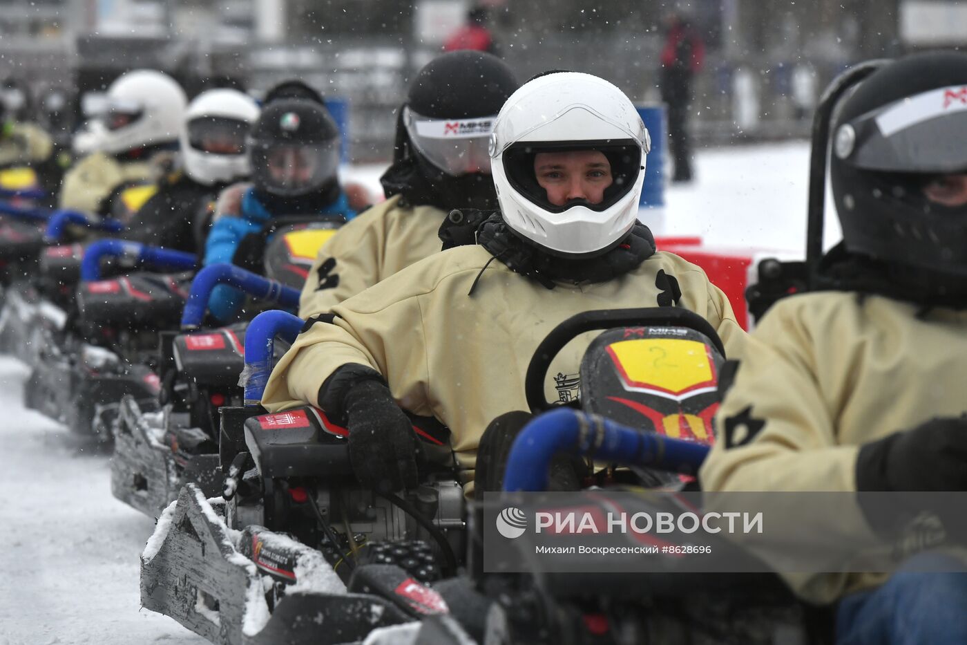 Выставка "Россия". Соревнования по картингу на льду