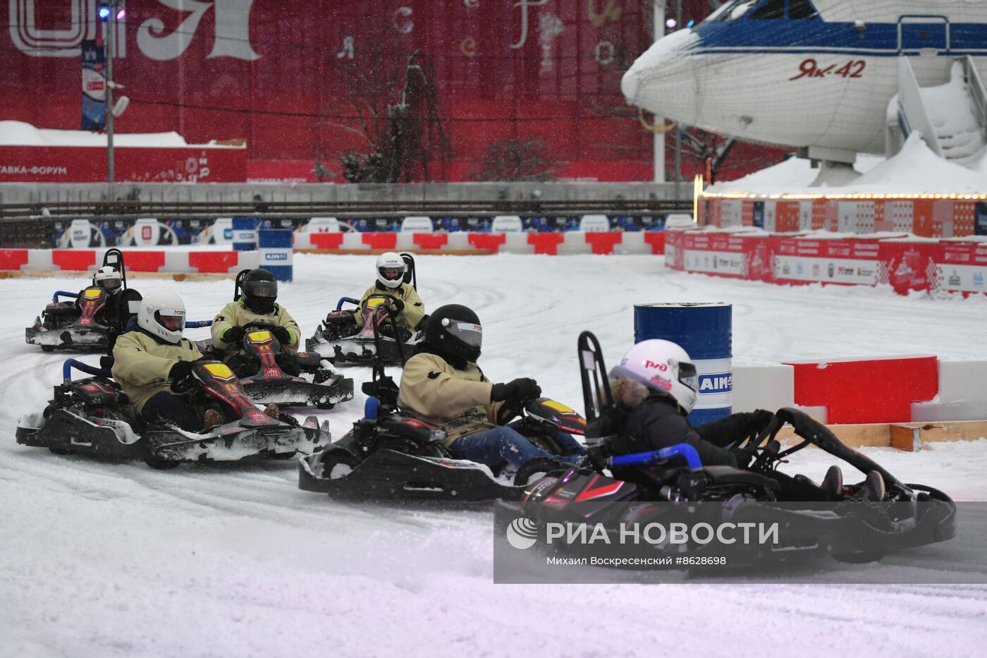 Выставка "Россия". Соревнования по картингу на льду