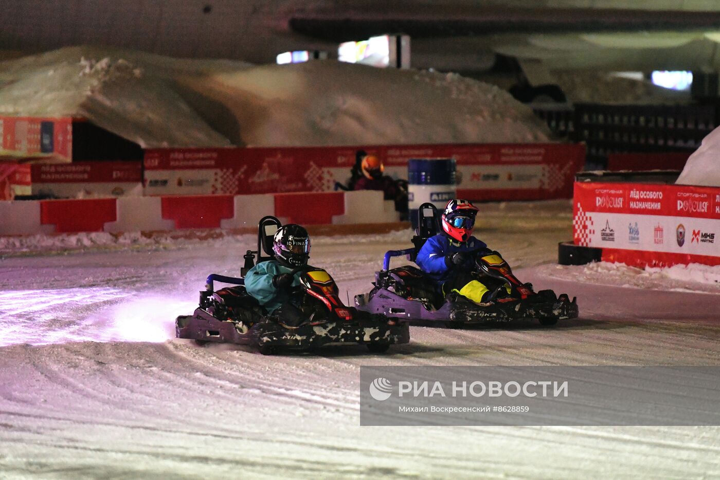 Выставка "Россия". Соревнования по картингу на льду