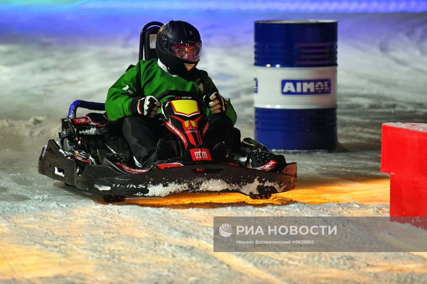 Выставка "Россия". Соревнования по картингу на льду