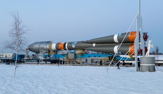 Ракету "Союз-2.1б" со спутником "Метеор-М" вывезли на стартовый комплекс космодрома Восточный