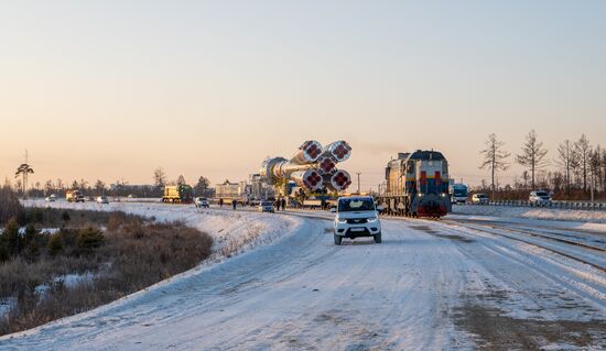 Ракету "Союз-2.1б" со спутником "Метеор-М" вывезли на стартовый комплекс космодрома Восточный