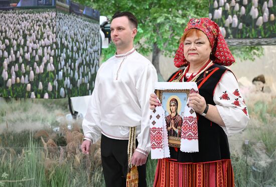 Выставка "Россия". Театральный коллектив представил свадьбу в традициях Белгородской области