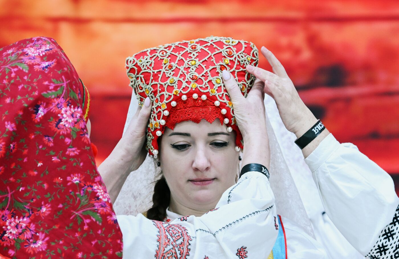 Выставка "Россия". Театральный коллектив представил свадьбу в традициях Белгородской области