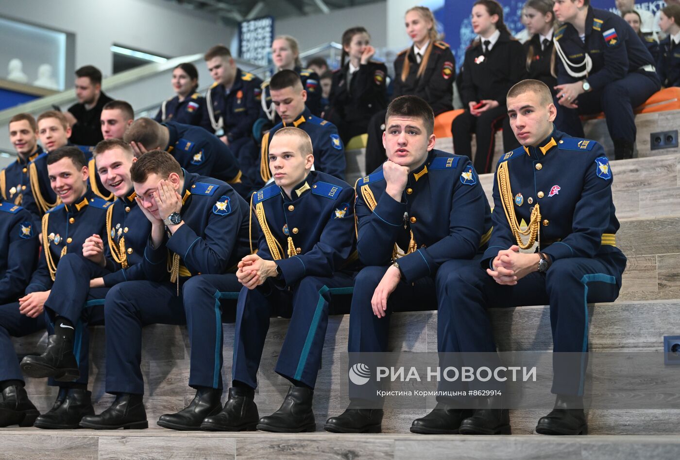 Выставка "Россия". Открытый разговор о важном "Есть такая профессия - Родину защищать"