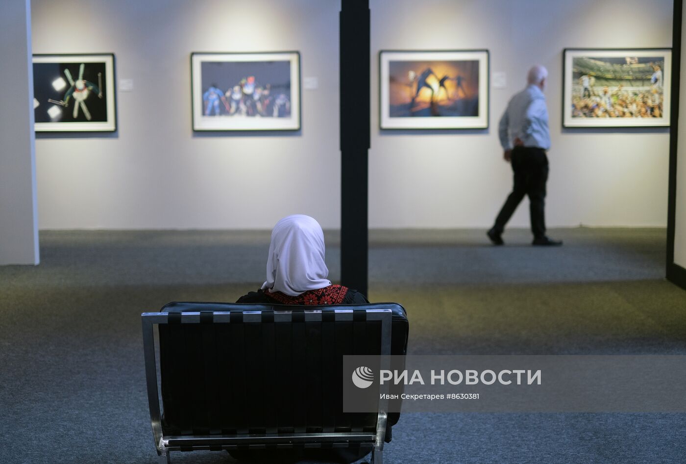 Открытие выставки работ лауреатов конкурса фотожурналистики им. А. Стенина-2023 в ОАЭ 