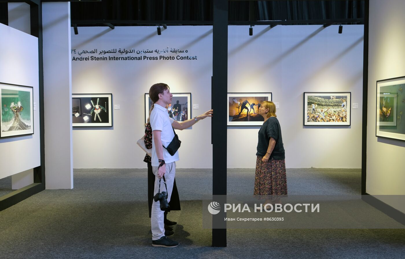 Открытие выставки работ лауреатов конкурса фотожурналистики им. А. Стенина-2023 в ОАЭ 