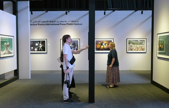 Открытие выставки работ лауреатов конкурса фотожурналистики им. А. Стенина-2023 в ОАЭ 