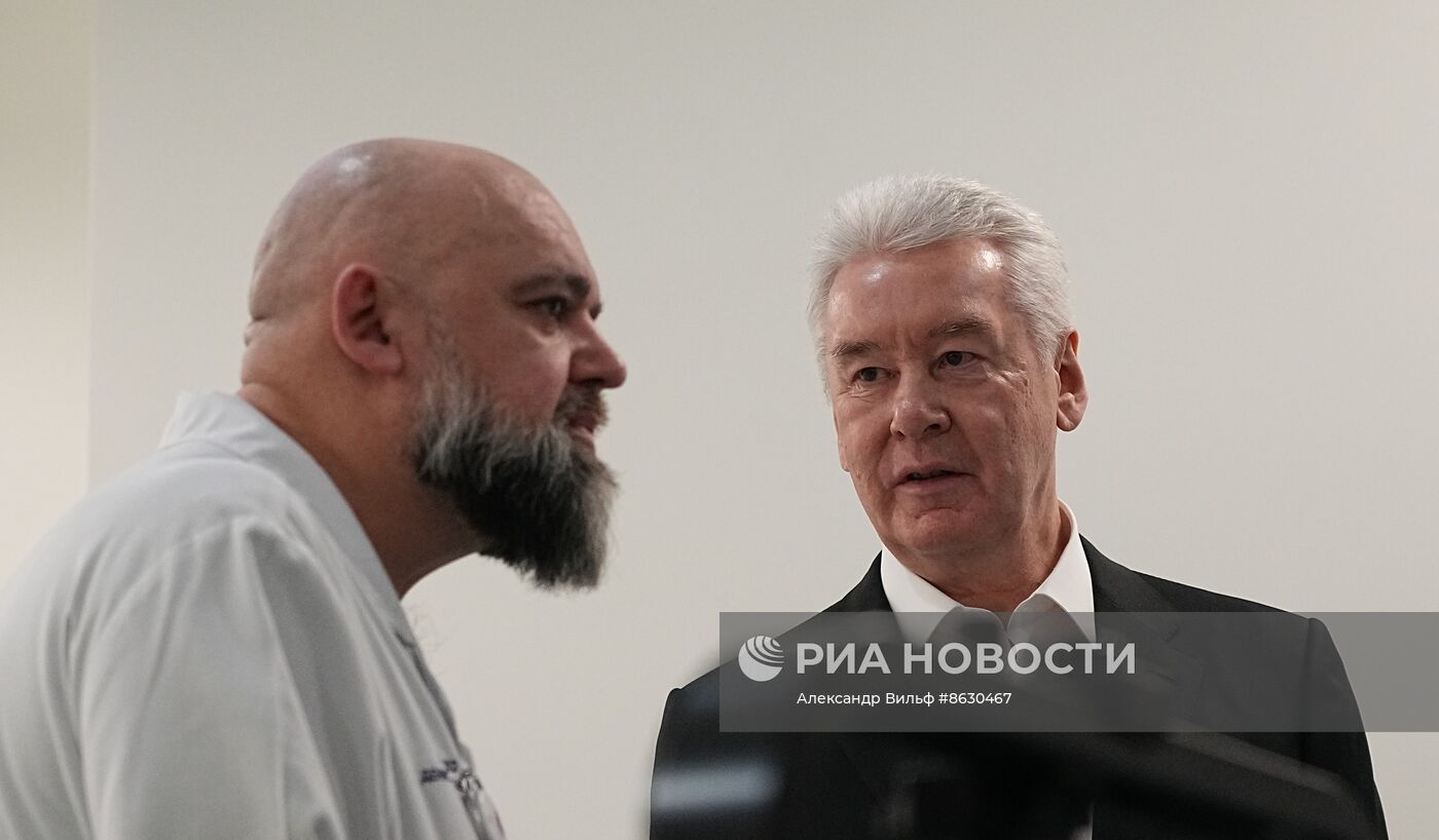 Мэр Москвы С. Собянин посетил клинический центр Коммунарка