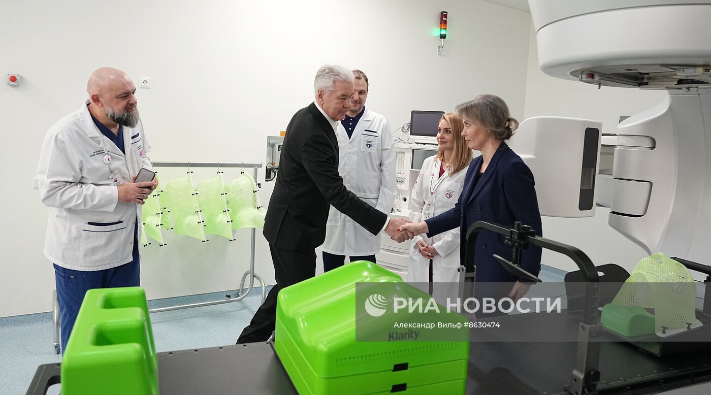 Мэр Москвы С. Собянин посетил клинический центр Коммунарка