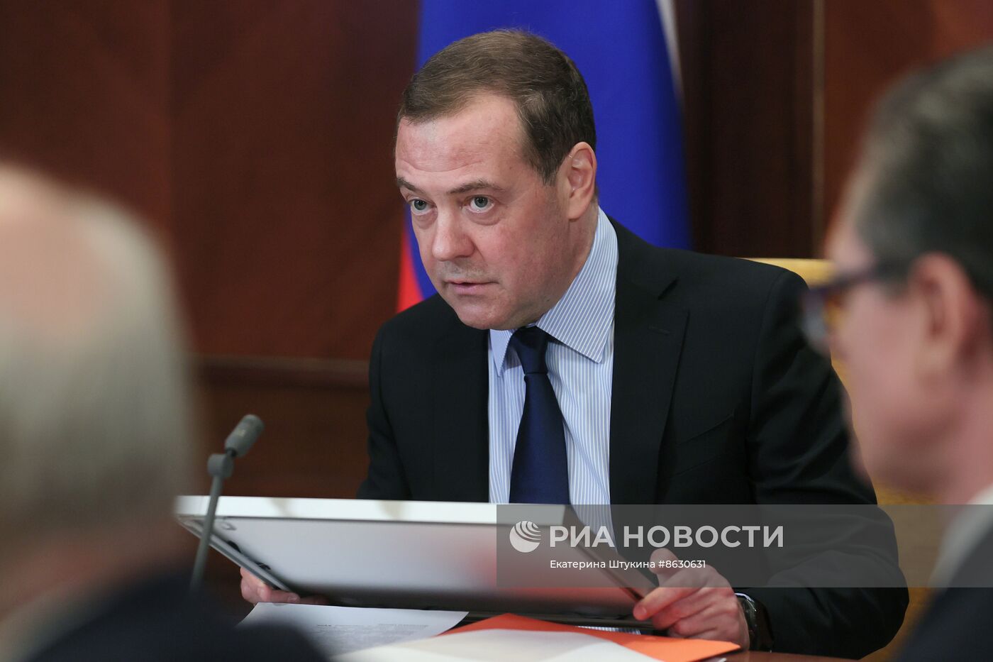 Зампред Совбеза РФ Д. Медведев провел заседание рабочей группы Военно-промышленной комиссии РФ