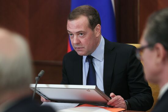 Зампред Совбеза РФ Д. Медведев провел заседание рабочей группы Военно-промышленной комиссии РФ