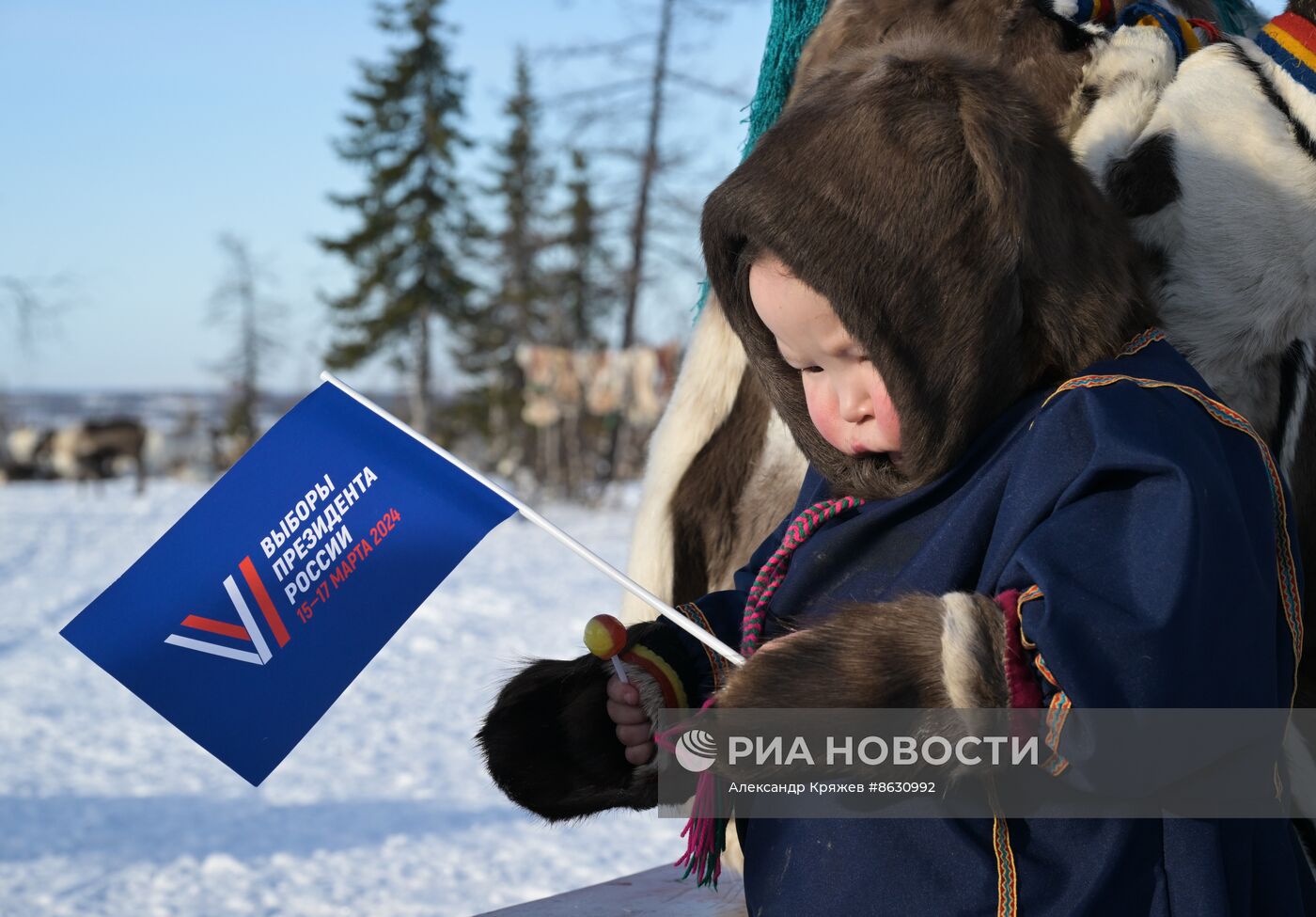 Досрочное голосование на стойбище оленеводов в ЯНАО