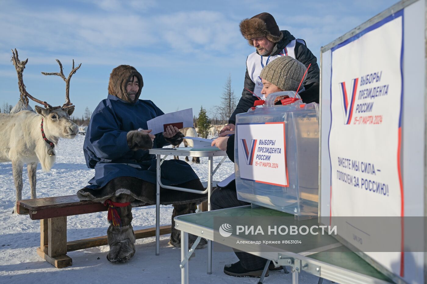 Досрочное голосование на стойбище оленеводов в ЯНАО