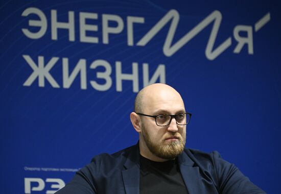 Выставка "Россия". Круглый стол "Сибирь заряжает"