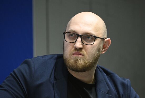 Выставка "Россия". Круглый стол "Сибирь заряжает"