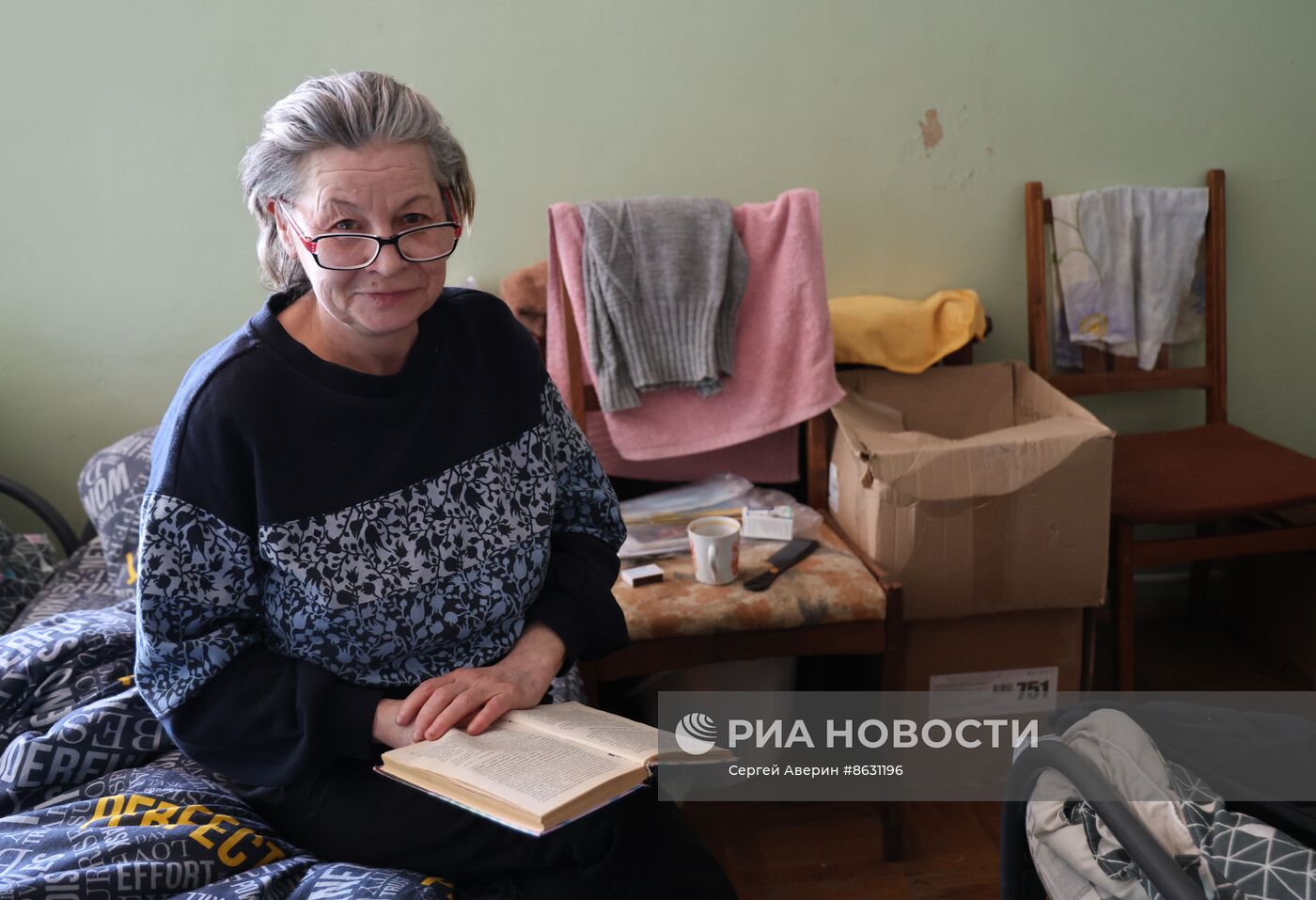 Эвакуированные из Авдеевки жители в пункте временного размещения в Иловайске