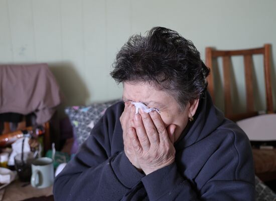 Эвакуированные из Авдеевки жители в пункте временного размещения в Иловайске