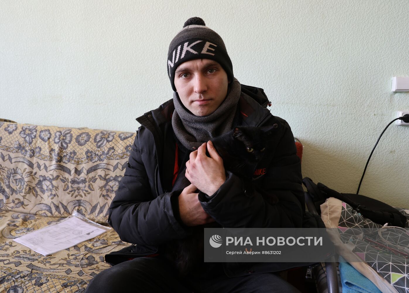 Эвакуированные из Авдеевки жители в пункте временного размещения в Иловайске