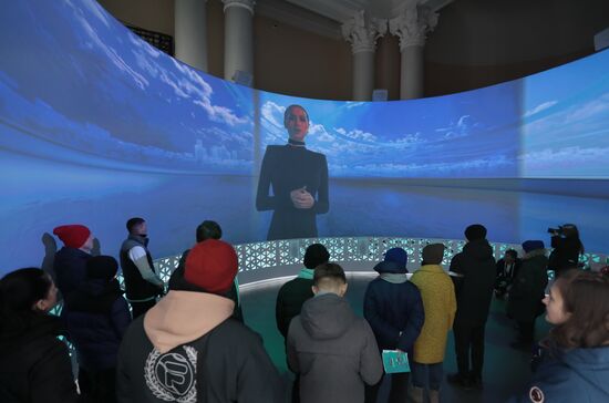 Международная выставка-форум "Россия"
Экскурсия для участников проекта "1000 юных футболистов"
Место: Россия, Москва. Автор: Виталий Белоусов/РИА Новости. Выставка "Россия". Экскурсия для участников проекта "1000 юных футболистов"