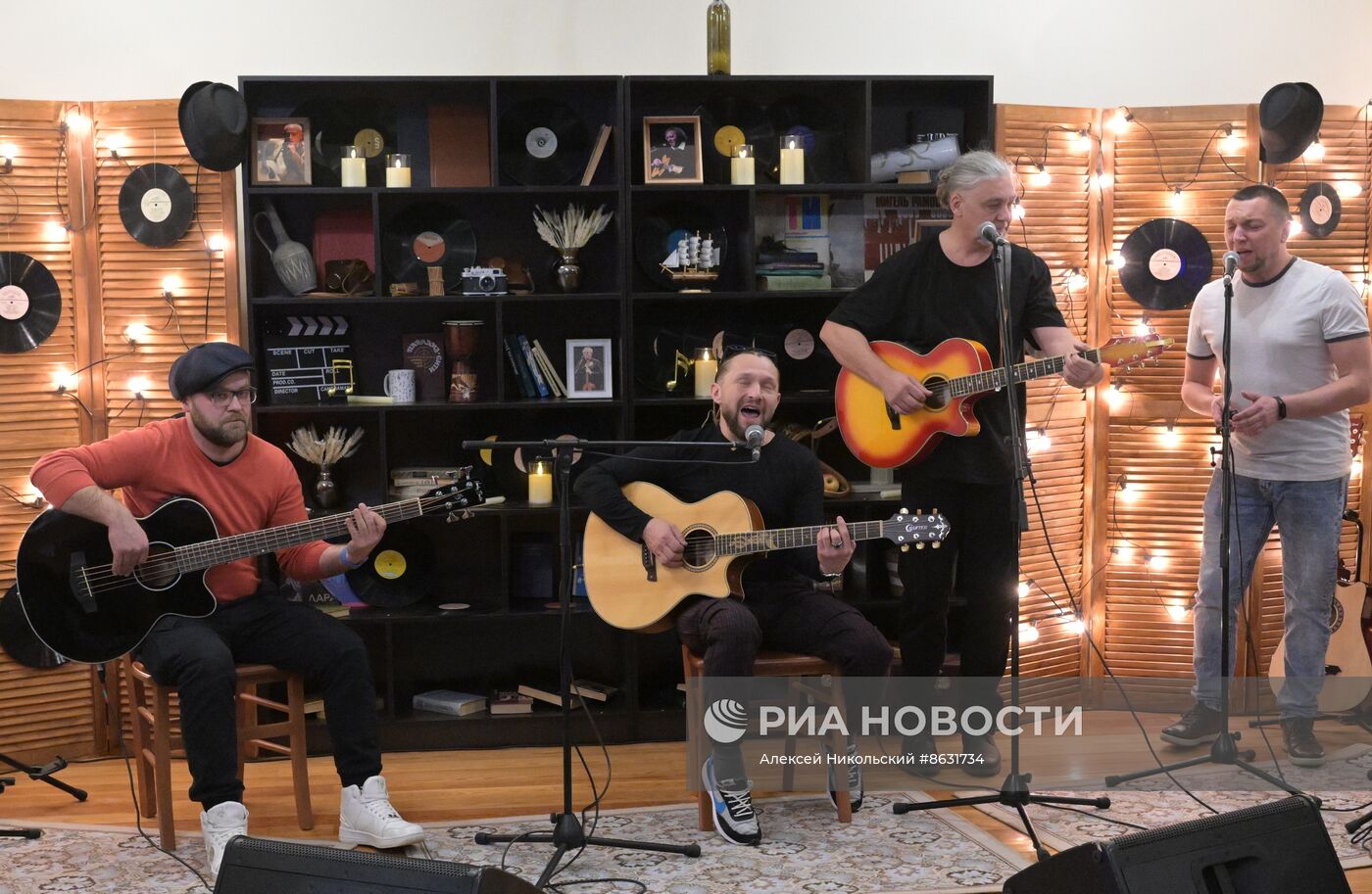 Выставка "Россия". I Открытый всероссийский слёт бардовского движения "Чтобы наши песни пели, как свои"