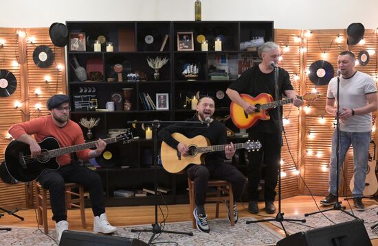 Выставка "Россия". I Открытый всероссийский слёт бардовского движения "Чтобы наши песни пели,  как свои"