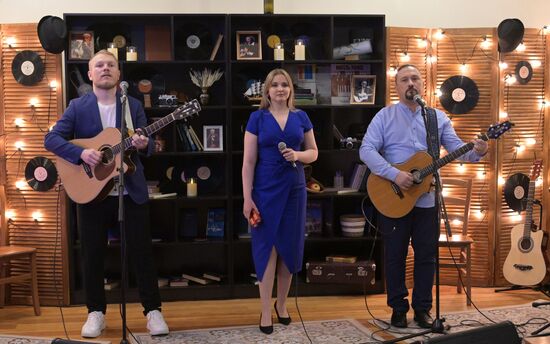 Выставка "Россия". I Открытый всероссийский слёт бардовского движения "Чтобы наши песни пели,  как свои"