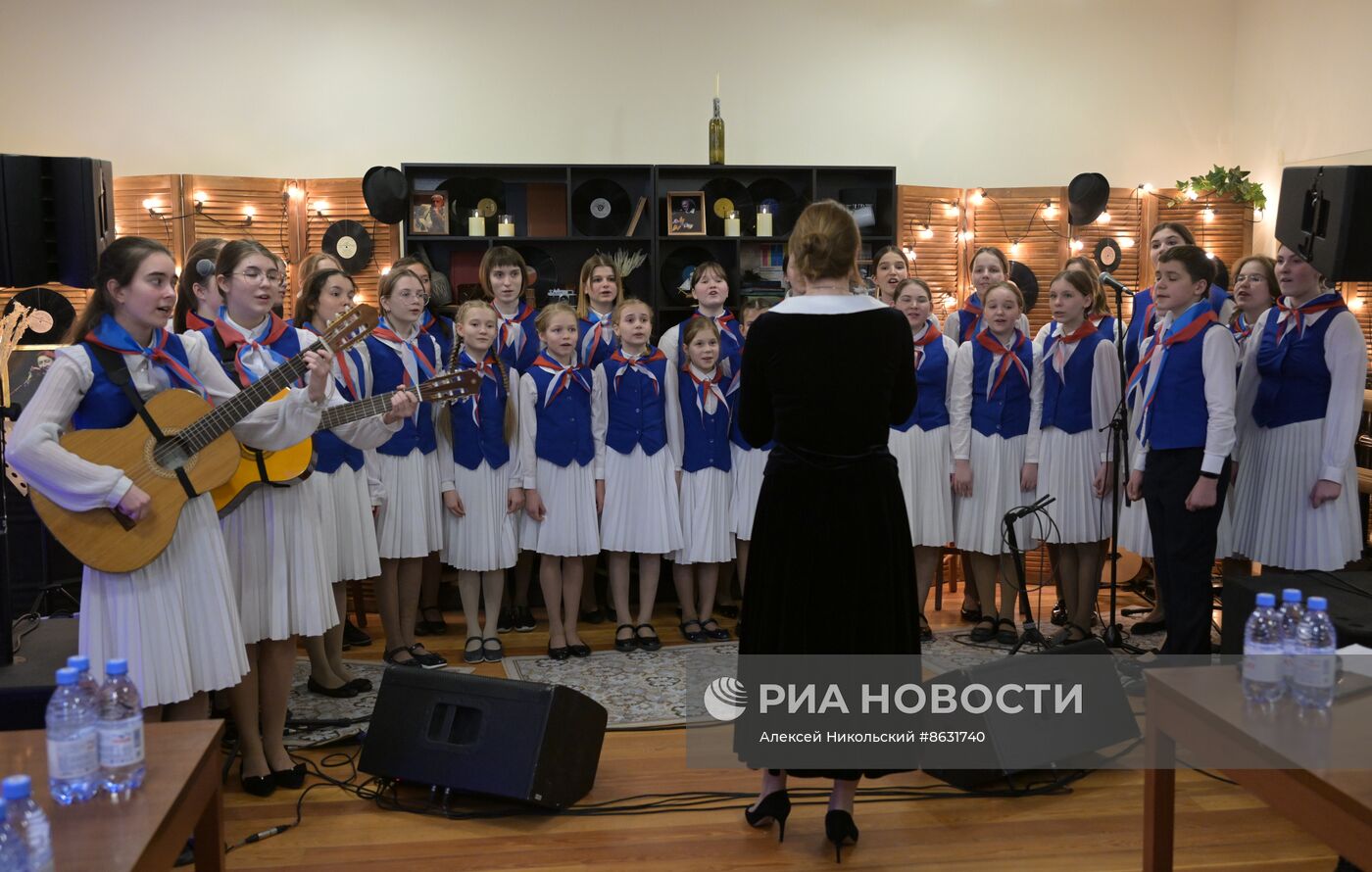 Выставка "Россия". I Открытый всероссийский слёт бардовского движения "Чтобы наши песни пели, как свои"