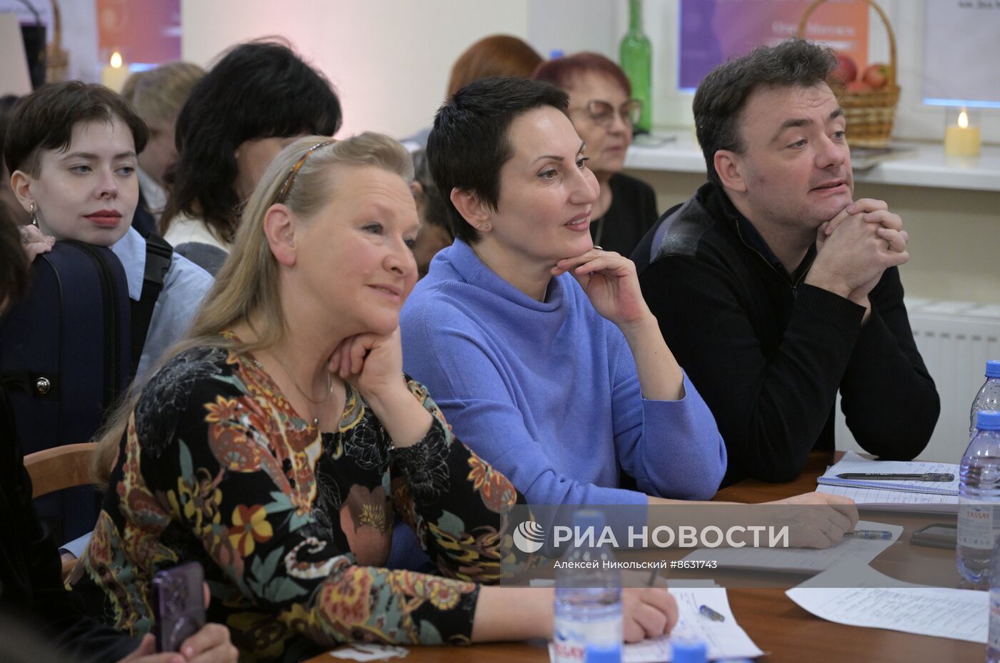 Выставка "Россия". I Открытый всероссийский слёт бардовского движения "Чтобы наши песни пели, как свои"