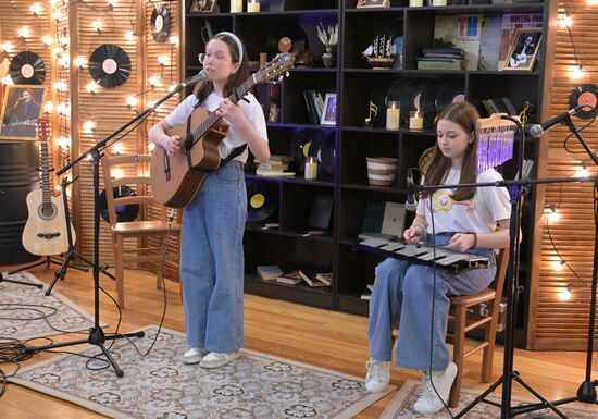 Выставка "Россия". I Открытый всероссийский слёт бардовского движения "Чтобы наши песни пели,  как свои"