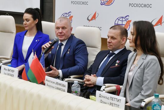 П/к экипажа 21-й экспедиции МКС в Звездном городке 