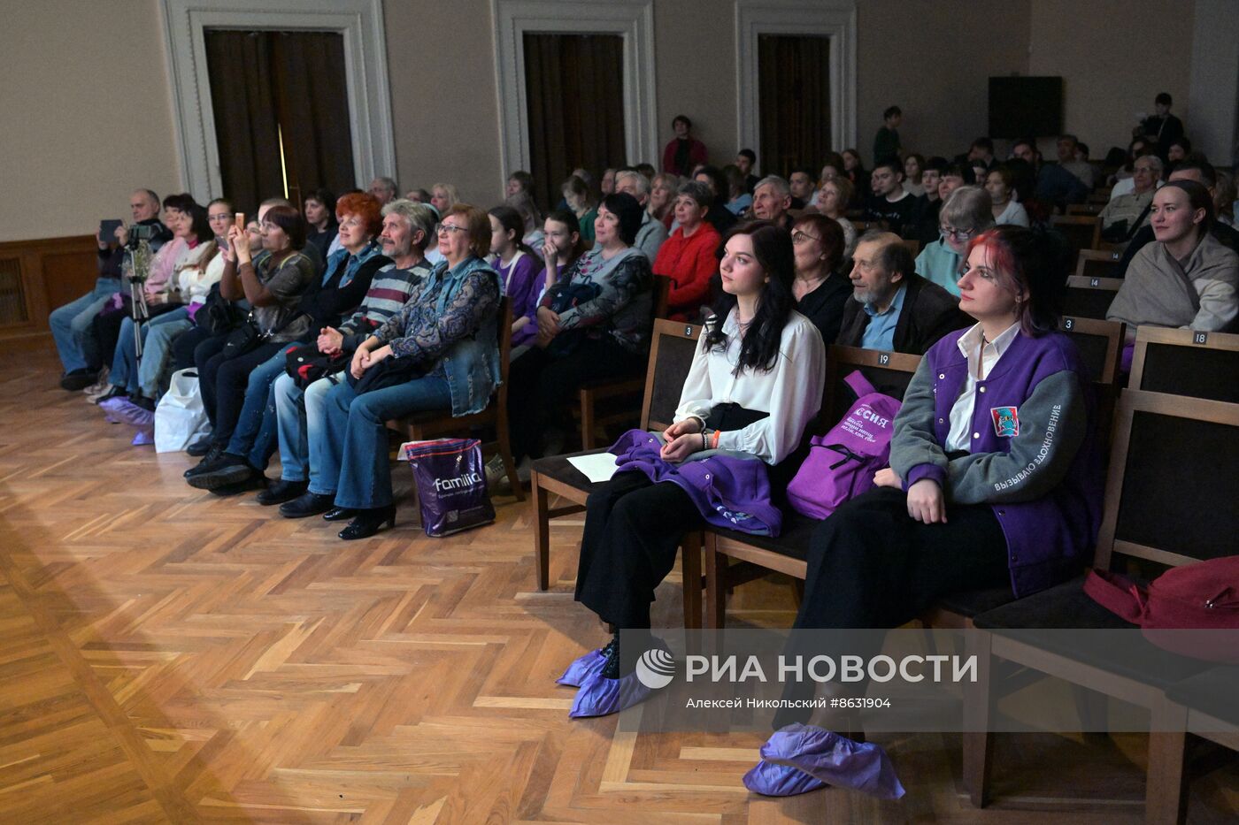 Выставка "Россия". I Открытый всероссийский слёт бардовского движения "Чтобы наши песни пели,  как свои"