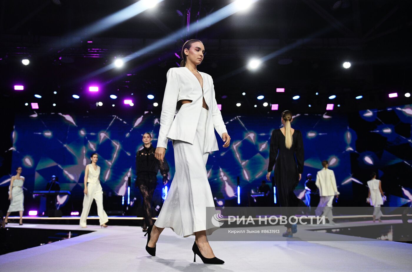 Выставка "Россия". Открытие Московской недели моды