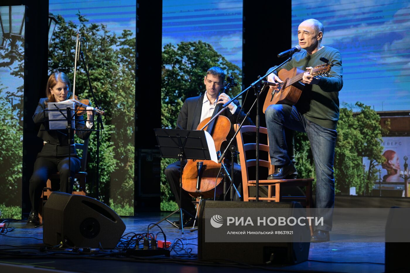 Выставка "Россия". I Открытый всероссийский слёт бардовского движения "Чтобы наши песни пели,  как свои"