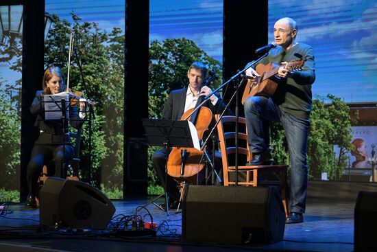 Выставка "Россия". I Открытый всероссийский слёт бардовского движения "Чтобы наши песни пели,  как свои"