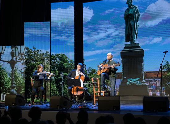 Выставка "Россия". I Открытый всероссийский слёт бардовского движения "Чтобы наши песни пели,  как свои"