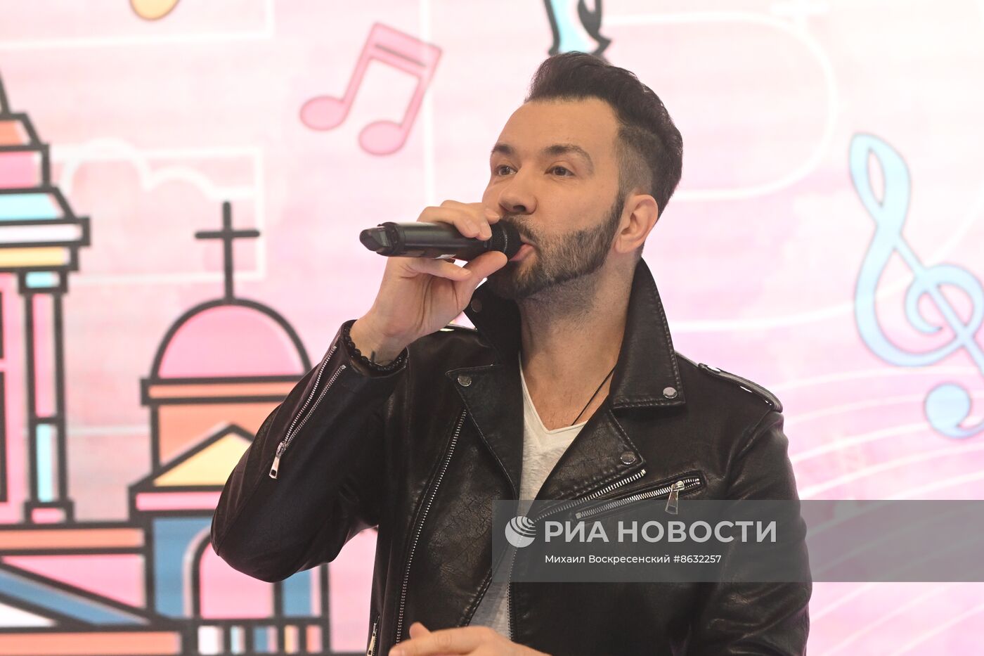 Выставка "Россия". Творческая встреча с певцом Денисом Клявером