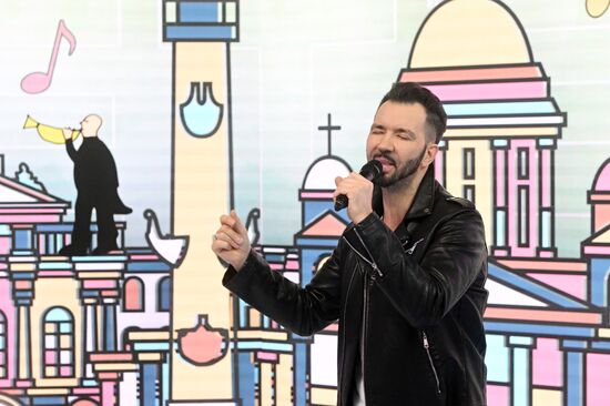 Выставка "Россия". Творческая встреча с певцом Денисом Клявером