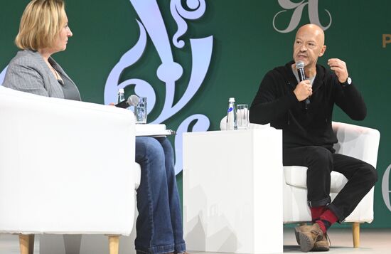 Выставка "Россия". Творческая встреча с режиссером Федором Бондарчуком