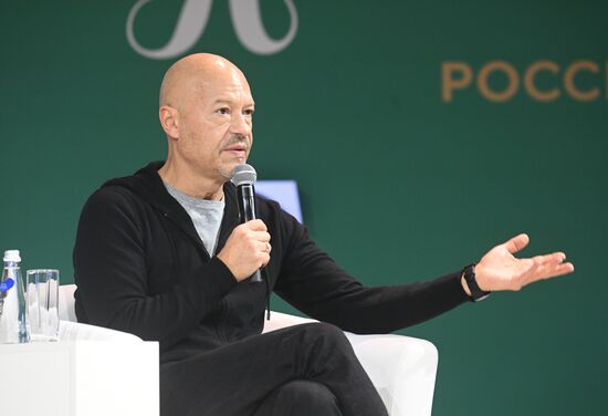 Выставка "Россия". Творческая встреча с режиссером Федором Бондарчуком