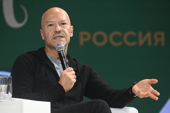 Выставка "Россия". Творческая встреча с режиссером Федором Бондарчуком